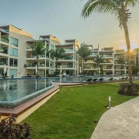 The Elements Oceanfront & Beachside Condo Hotel-3